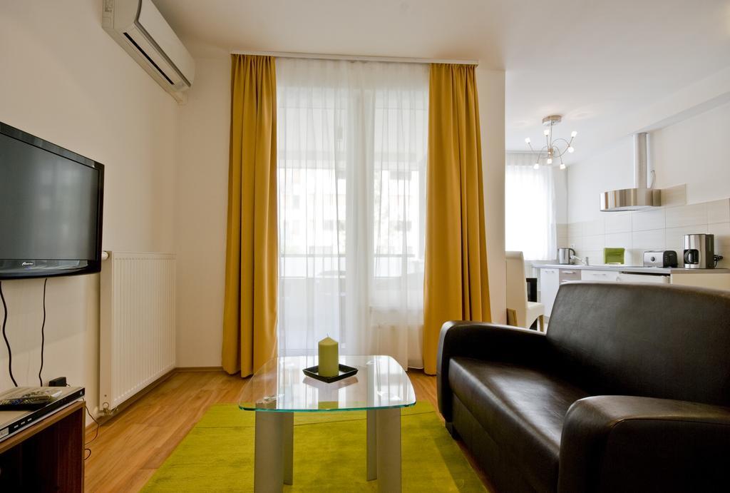 Corvin Lux Aparthotel บูดาเปสต์ ภายนอก รูปภาพ